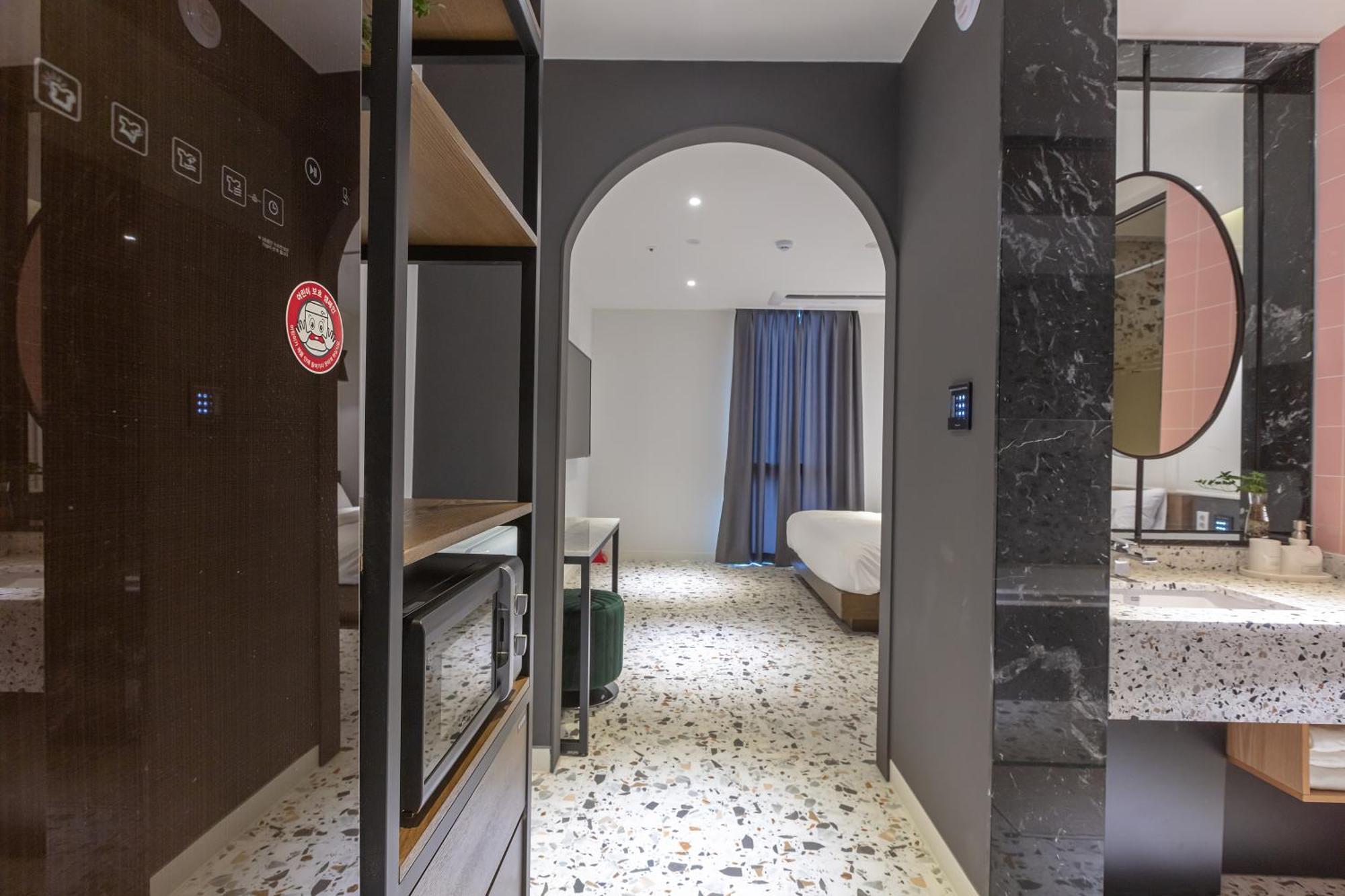 Nomad Hotel Gimhae ภายนอก รูปภาพ